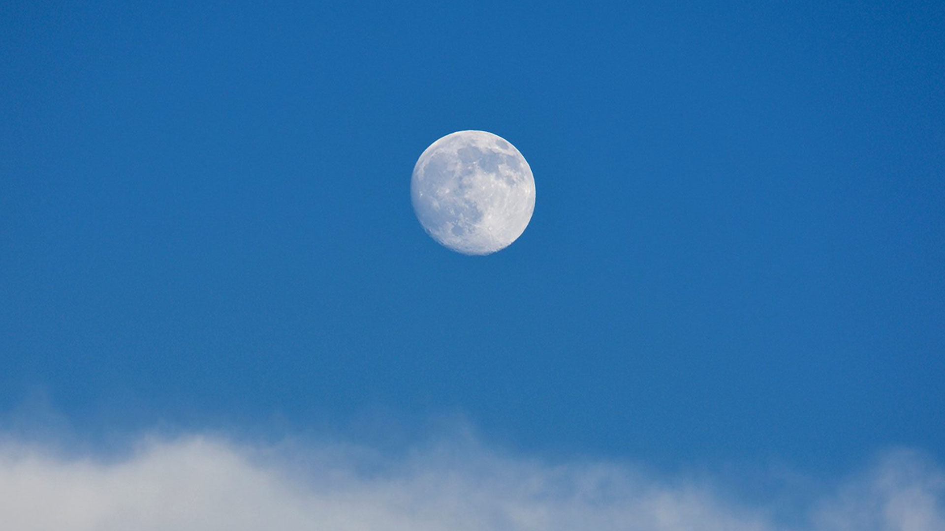 Nasıl Oluyor Da Ay’ı Gündüz Vakti De Görebiliyoruz? - Yerli Portal