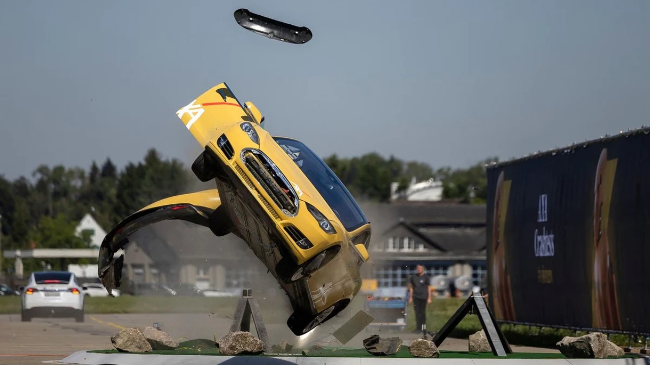 Tanınan Tesla Model S Kaza Testi Görüntüsü Düzmece Çıktı - Yerli Portal
